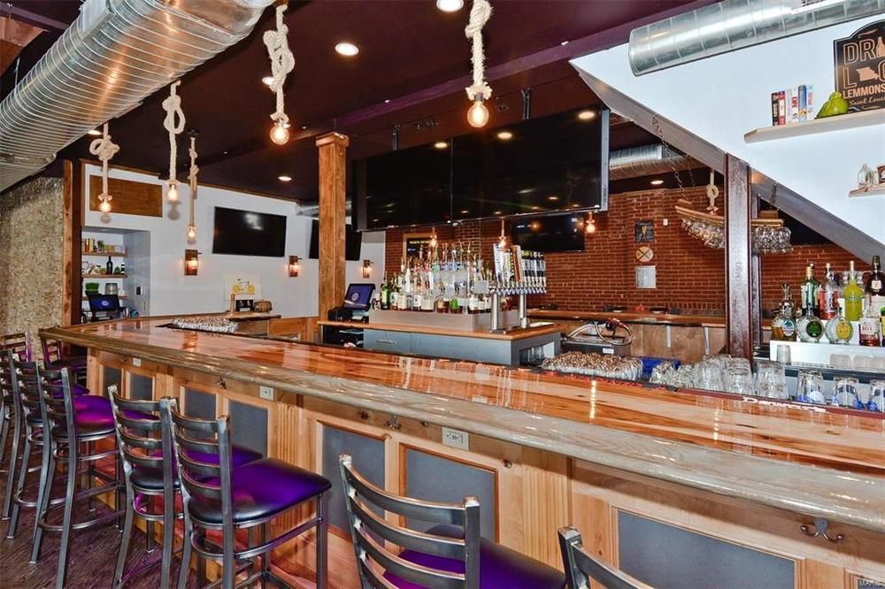 Restaurant & Sports Bar: 5800 Gravois Ave, Saint Louis, MO 63116